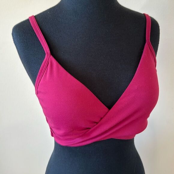 Fabletics burgundy crossover banded sports bra. Medium. - Picture 1 of 5